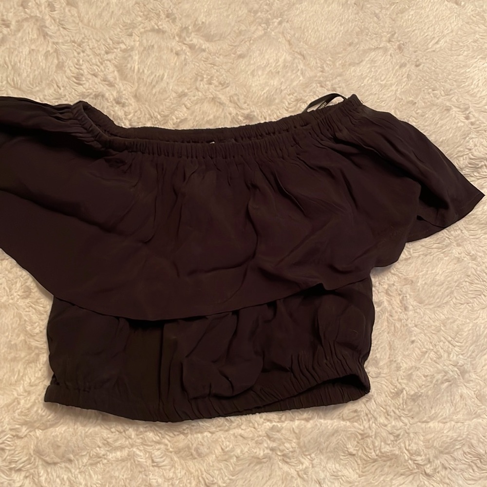 Forever 21 off the shoulder top. Black. Size small